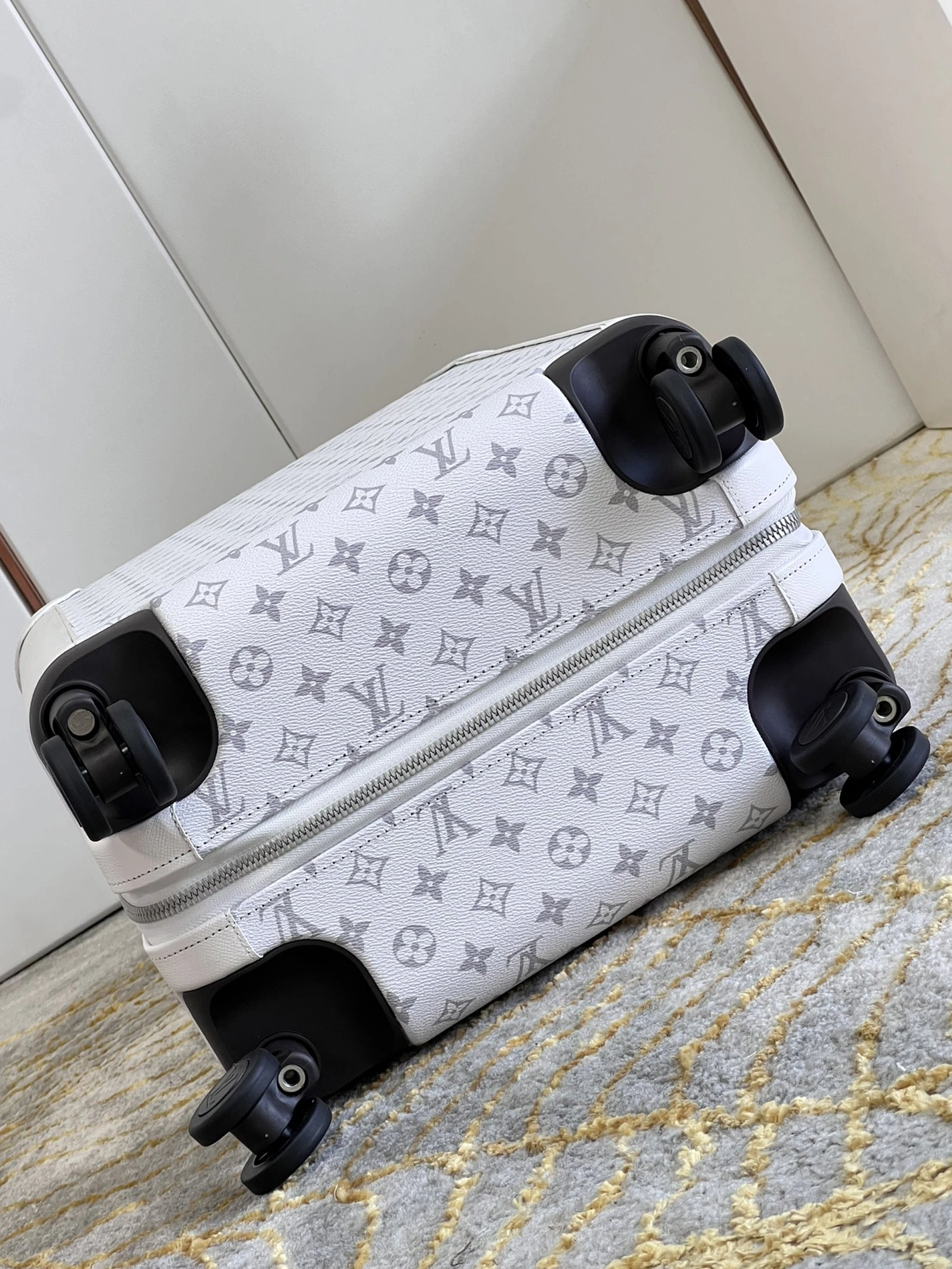 Louis Vuitton Luggage DailyWear 5791 - Image 7