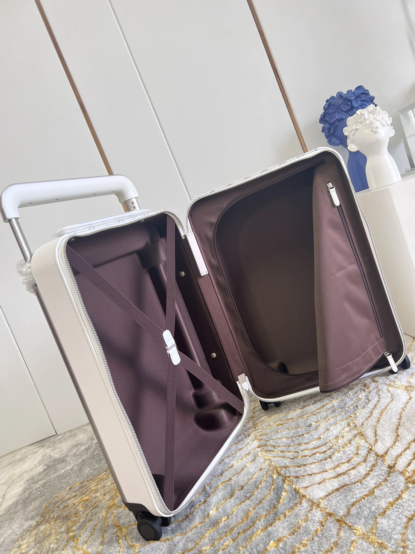 Louis Vuitton Luggage DailyWear 5791 - Image 8