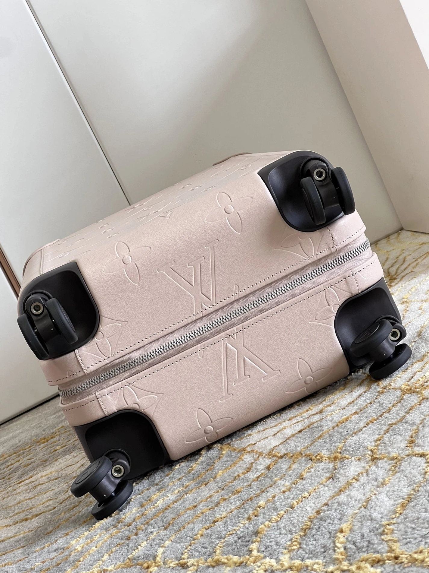 Louis Vuitton Luggage Soft 3167 - Image 7