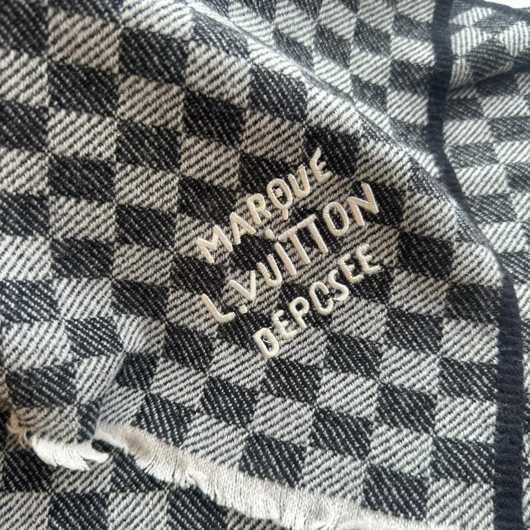 Louis Vuitton Scarf For Unisex Resilient 8232 - Image 3