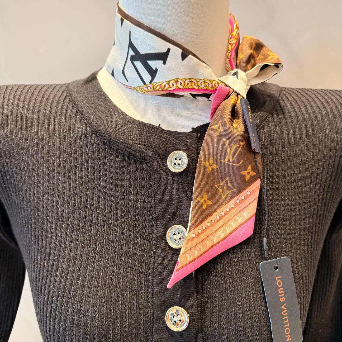 Louis Vuitton Silk Scarf EasyMatch 7590 - Image 3