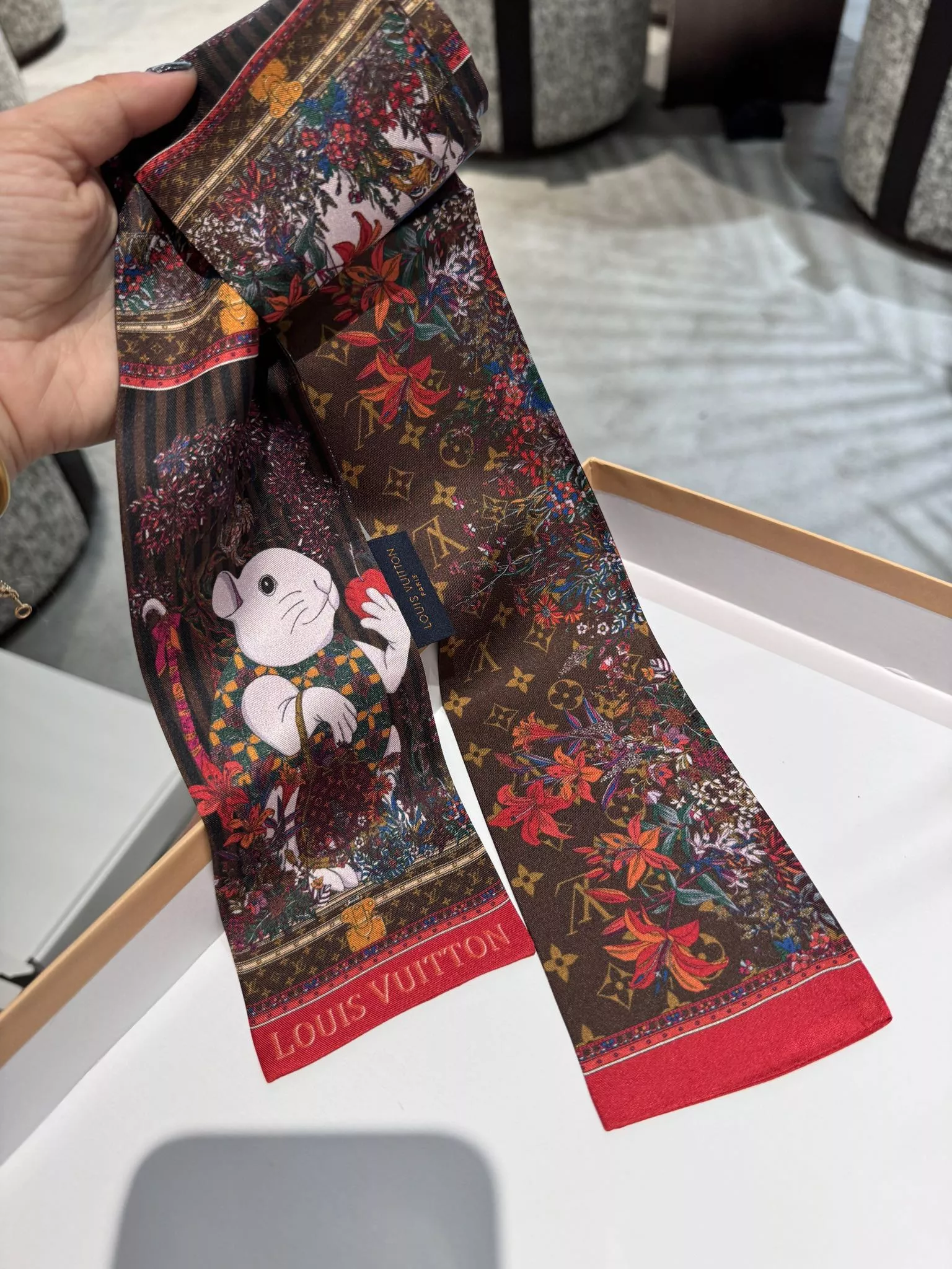 Louis Vuitton Silk Scarf EyeCatching 5657 - Image 4