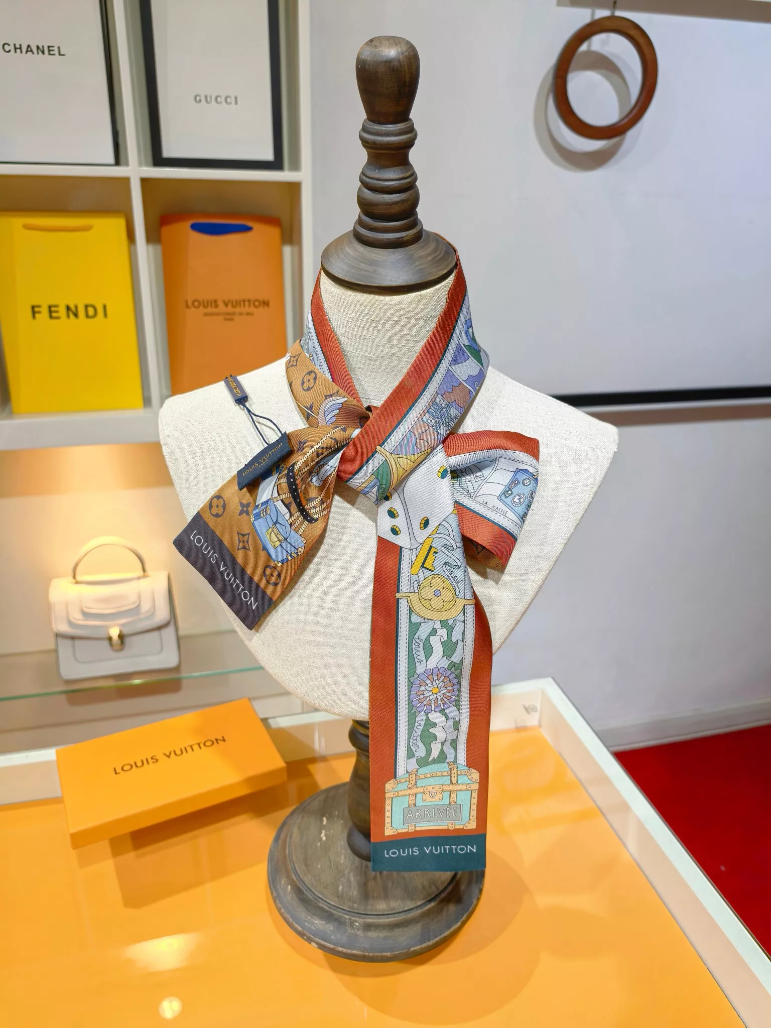 Louis Vuitton Silk Scarf Trendsetting 2877