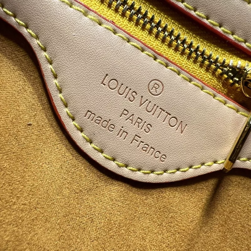 Louis Vuitton Travel Bags EasyMatch 2685 - Image 8