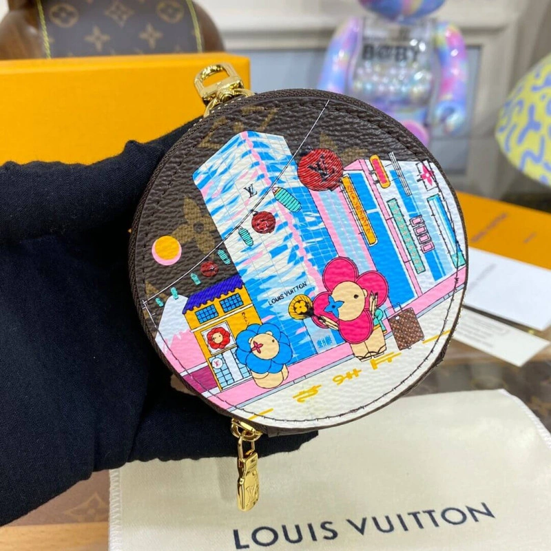 This colle Louis Vuitton Vivienne Holidays Monogram Round Coin Purse Blue - Image 4