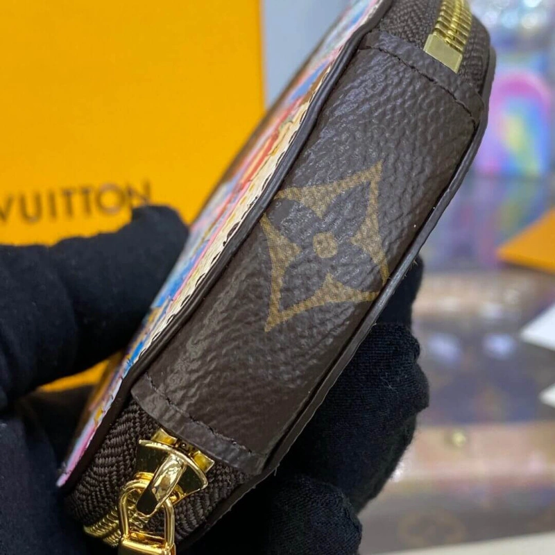 This colle Louis Vuitton Vivienne Holidays Monogram Round Coin Purse Blue - Image 5