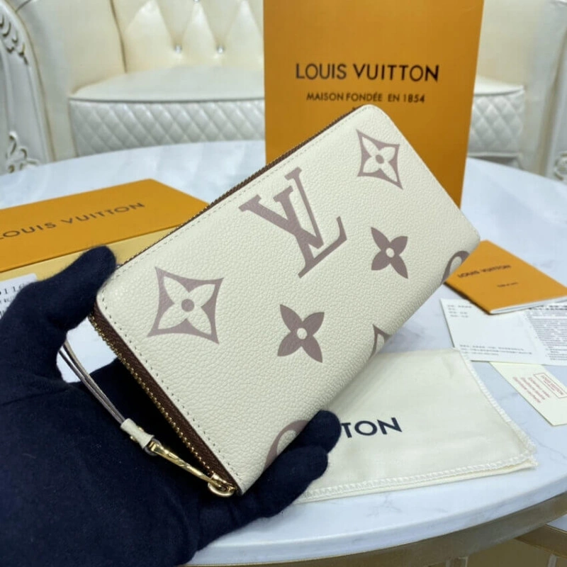 The Zippy Louis Vuitton Zippy Wallet Cream - Image 3