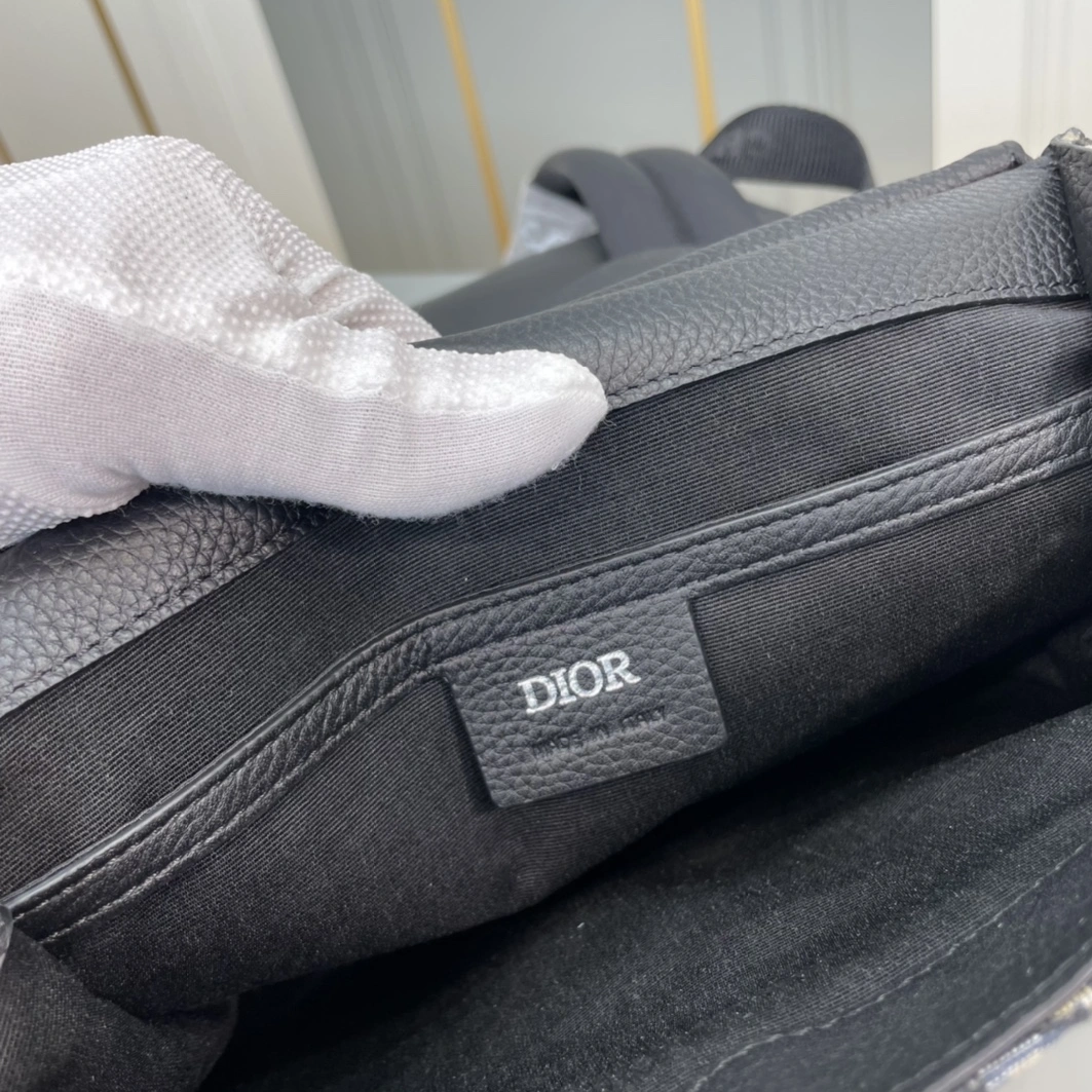 Minimalist 4467 Christian Dior AAA Man Backpacks - Image 8