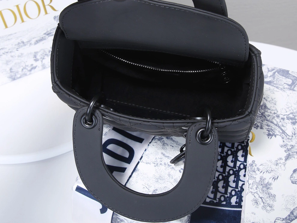 Minimalist 5946 Christian Dior AAA Quality Messenger Bags For Women - Image 6