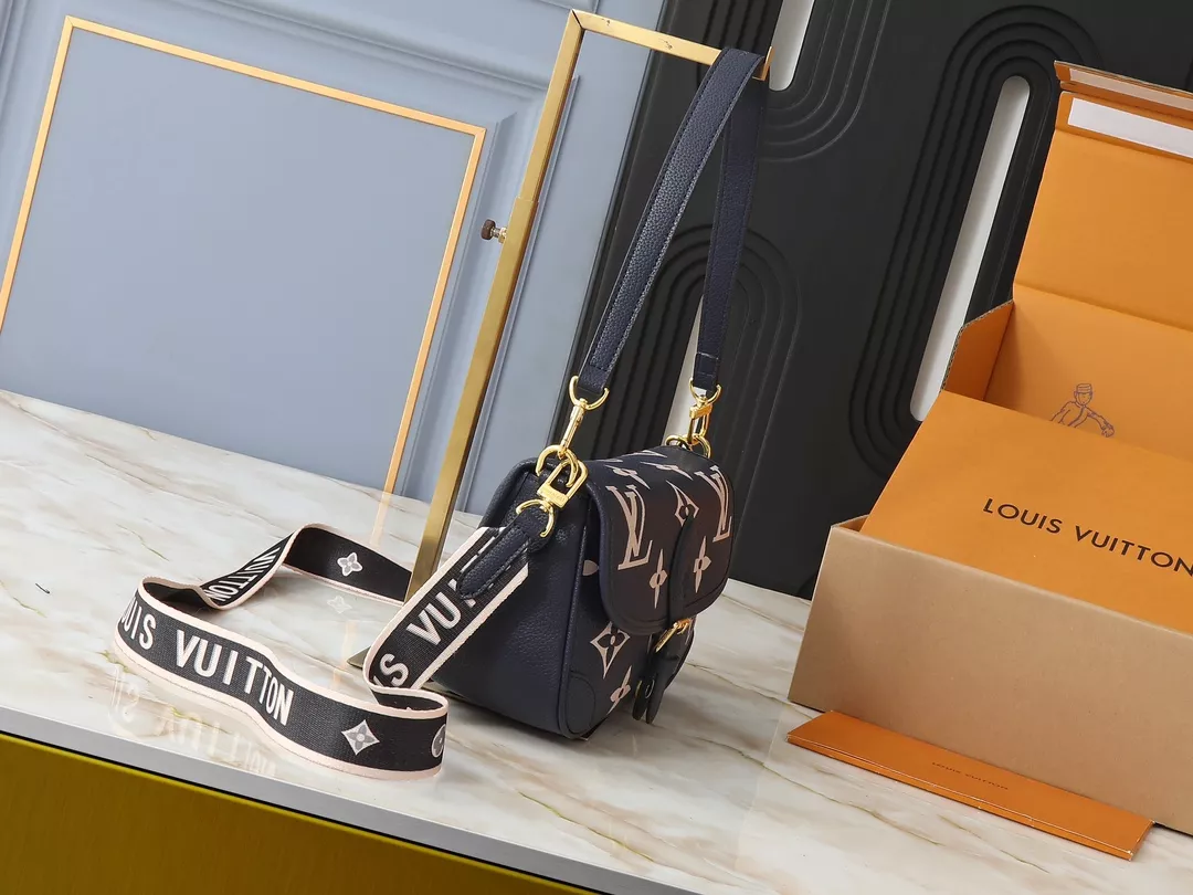 Minimalist 8708 Louis Vuitton AAA Quality Messenger Bags For Women