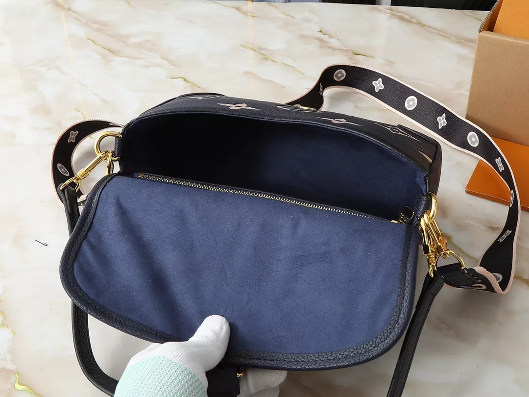 Minimalist 8708 Louis Vuitton AAA Quality Messenger Bags For Women - Image 8