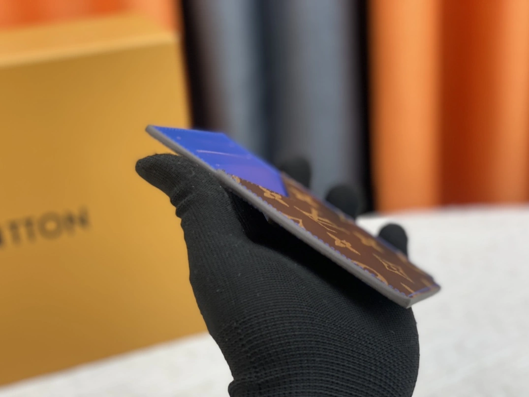 Modern 5746 Louis Vuitton LV Card Case For Women - Image 3