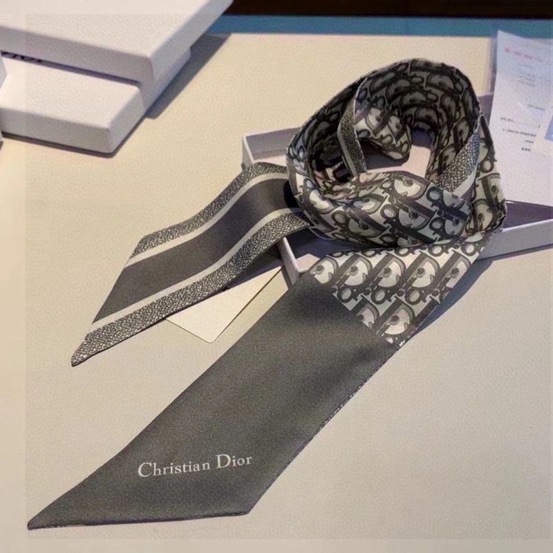 ModernLook 1100 Dior Mitzah Twill 30 Montaigne Houndstooth Motif Silk Grey - Image 3