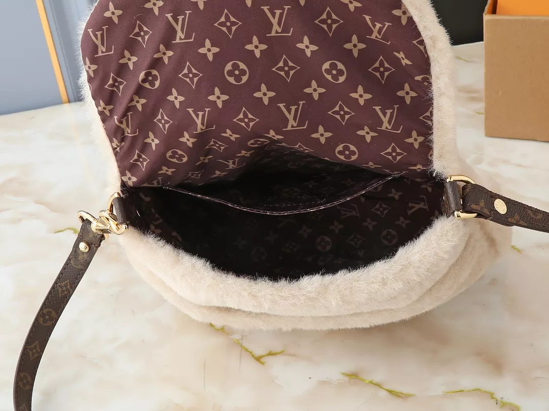 ModernLook 4518 Louis Vuitton AAA Quality Messenger Bags For Women - Image 8