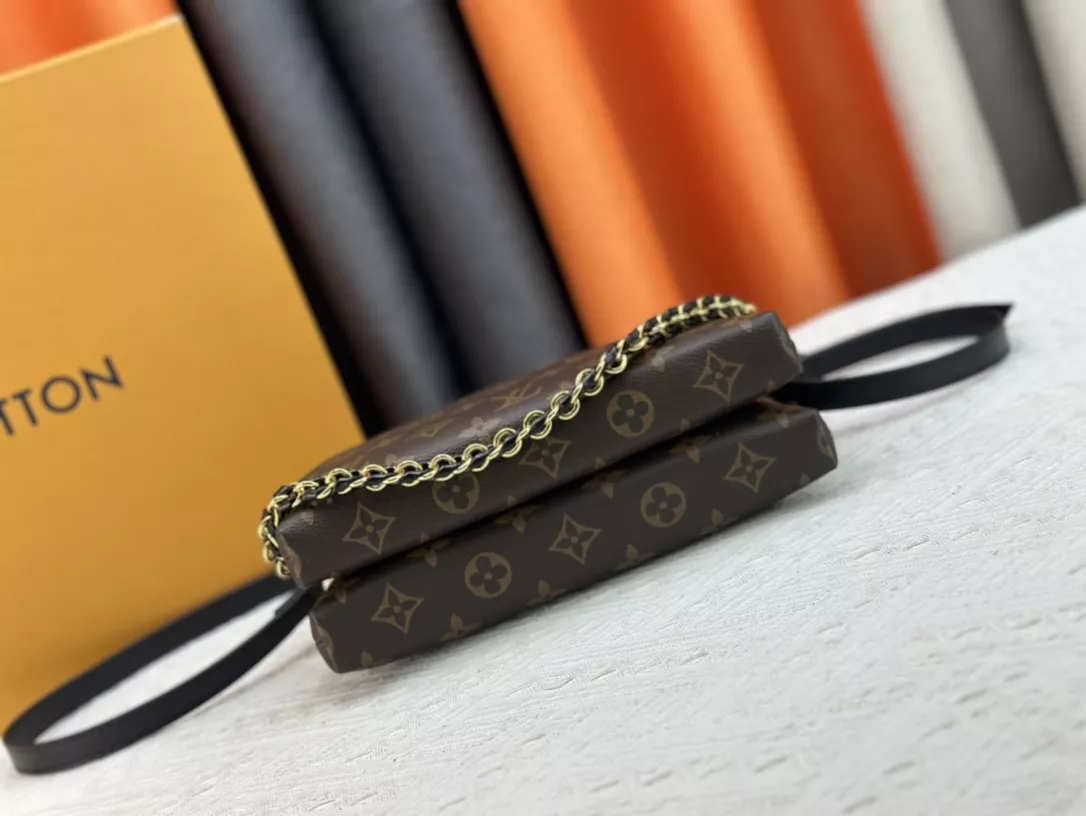 Popular 9997 Louis Vuitton AAA Quality Messenger Bags For Women - Image 4