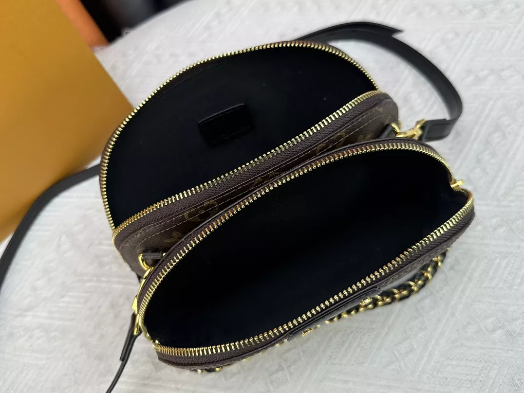 Popular 9997 Louis Vuitton AAA Quality Messenger Bags For Women - Image 8