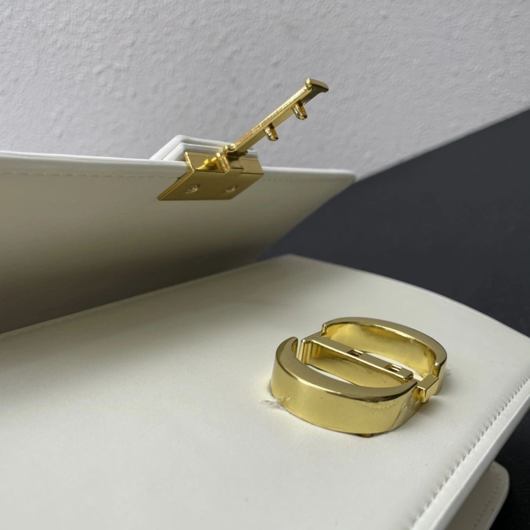 Practical 5557 Christian Dior AAA Quality Messenger Bags For Women - Image 6