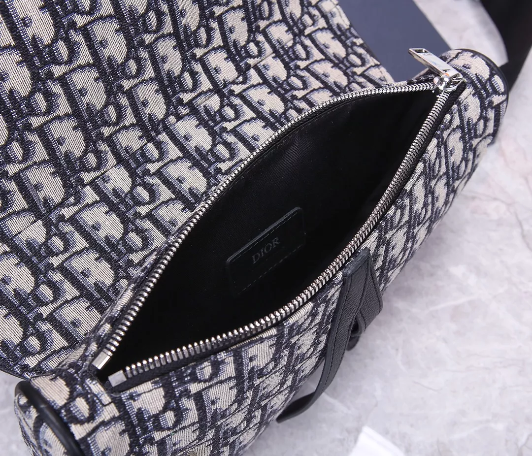 Refined 5249 Christian Dior AAA Man Messenger Bags - Image 4