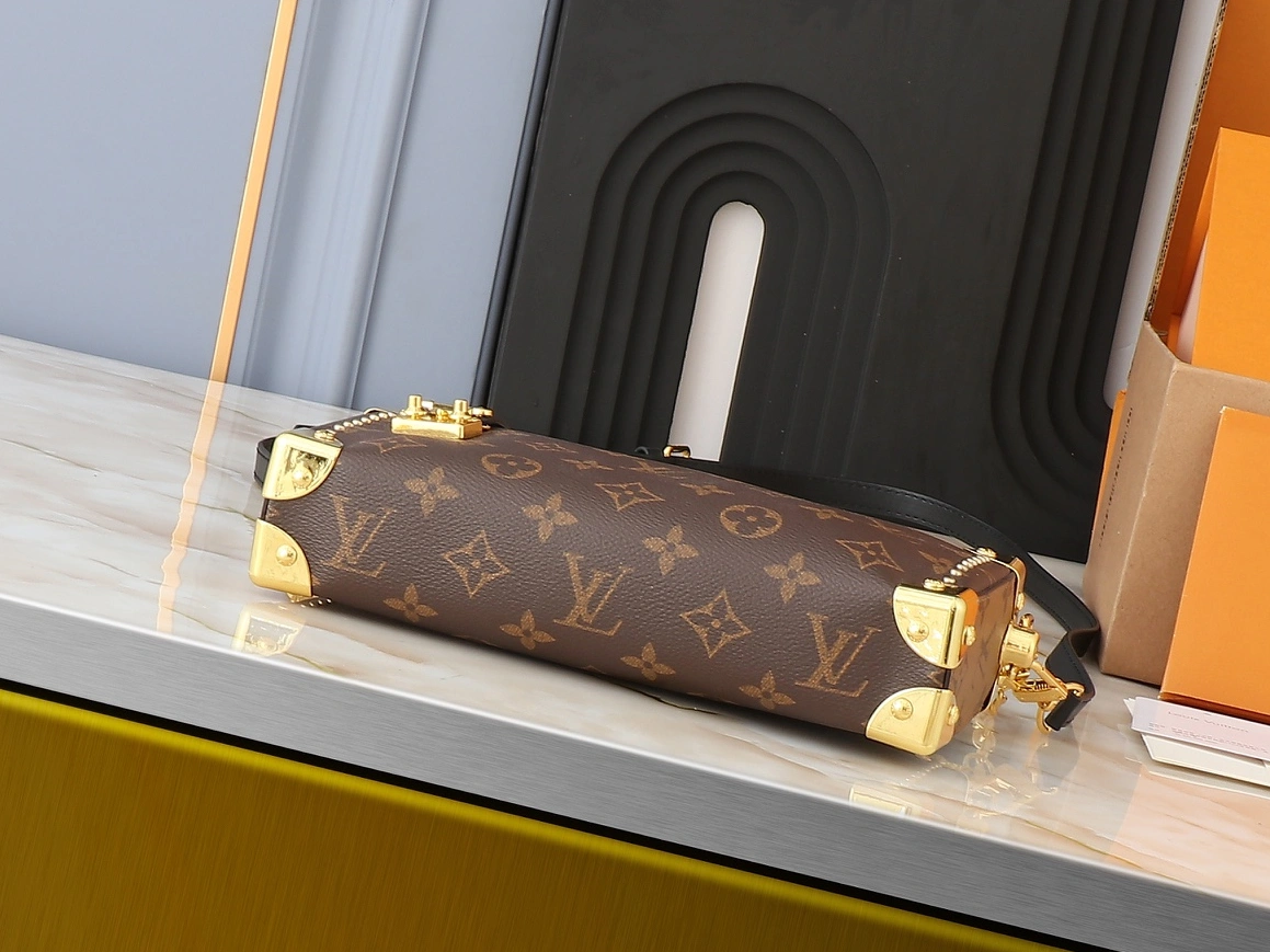 Refined 9009 Louis Vuitton AAA Quality Messenger Bags For Women - Image 3