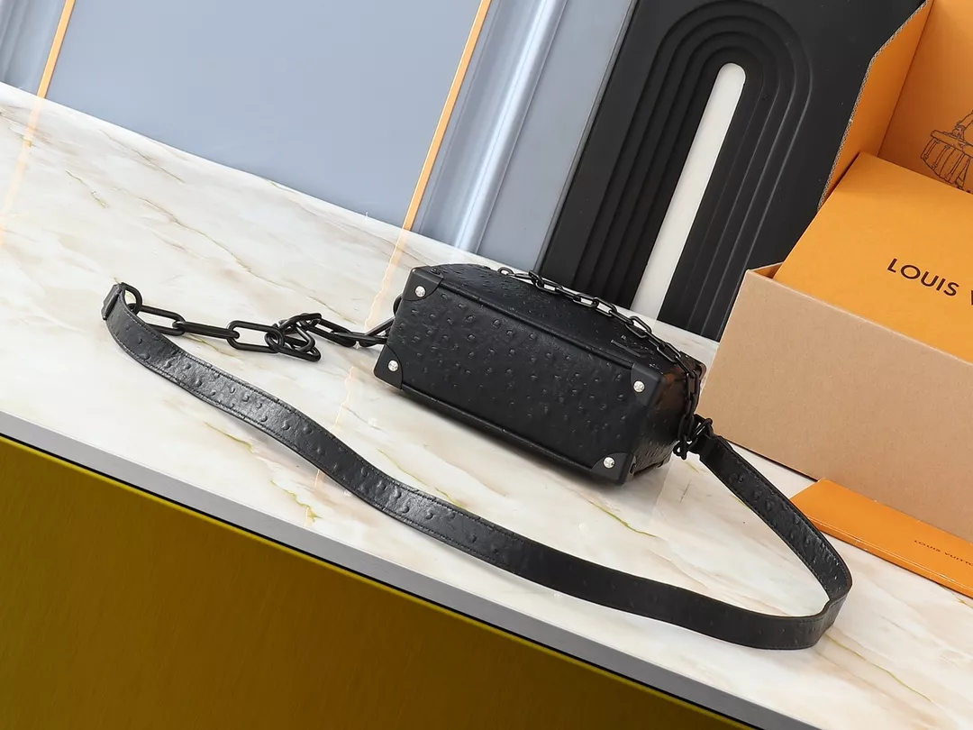 Refined 9639 Louis Vuitton AAA Quality Messenger Bags For Unisex - Image 4