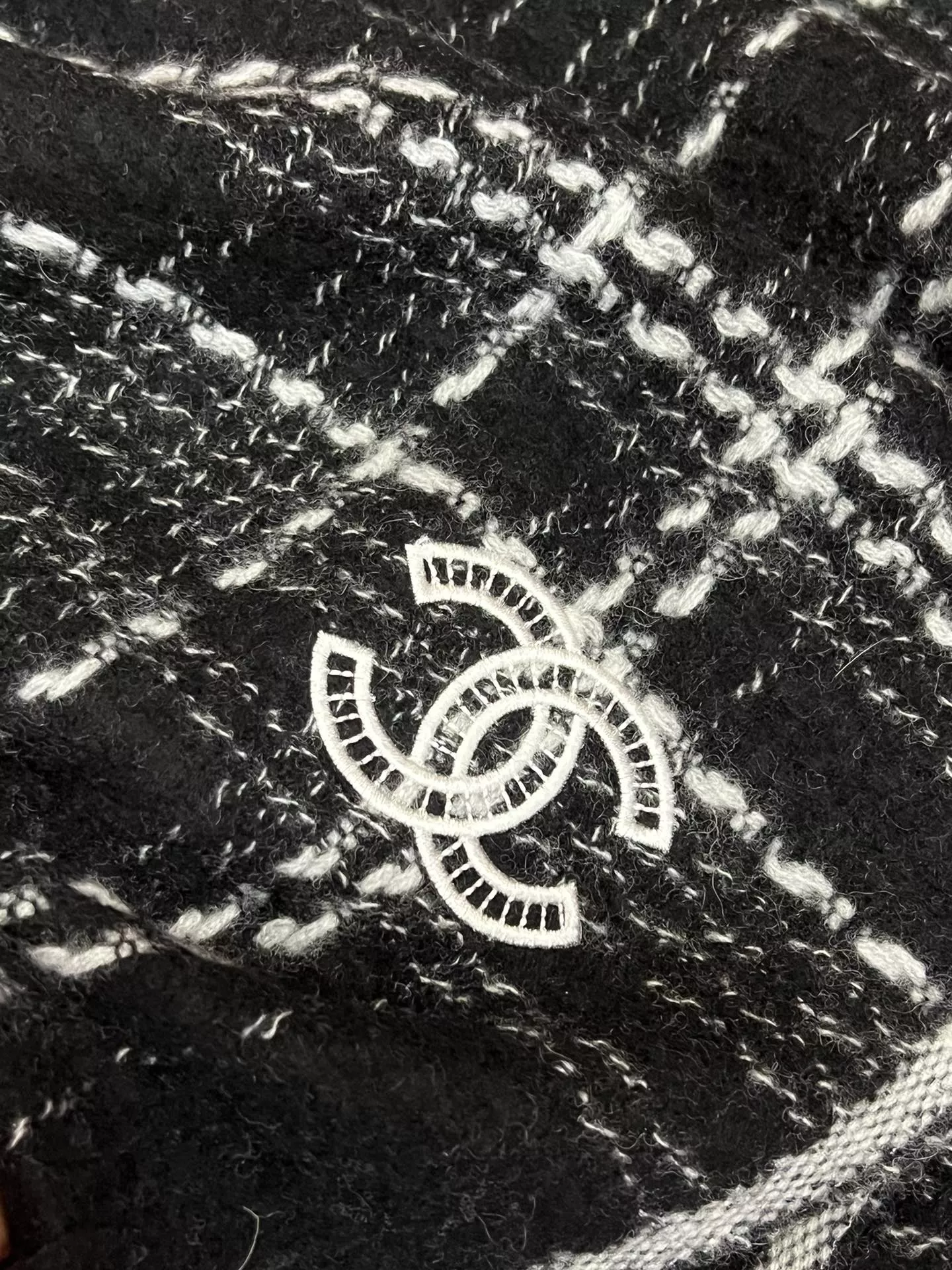 Reliable 3241 Chanel Scarves For Women - Image 3