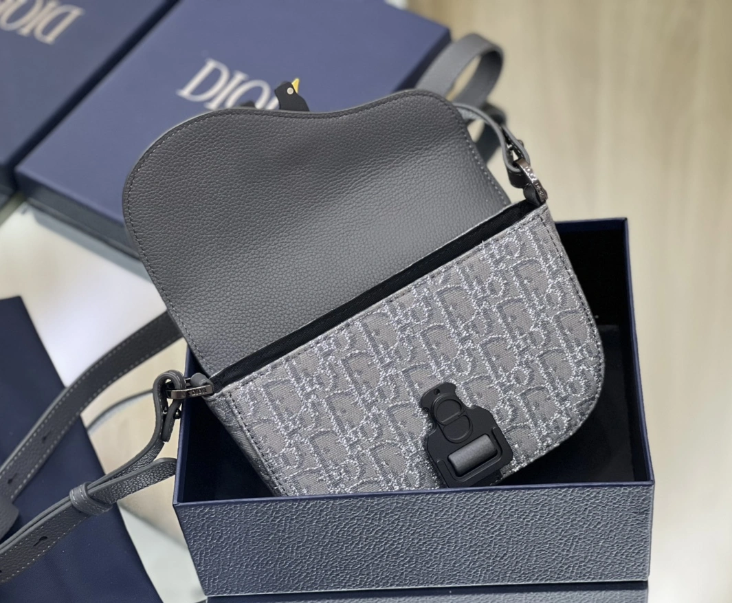Reliable 7821 Christian Dior AAA Man Messenger Bags - Image 7