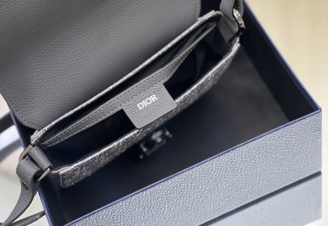 Reliable 7821 Christian Dior AAA Man Messenger Bags - Image 8