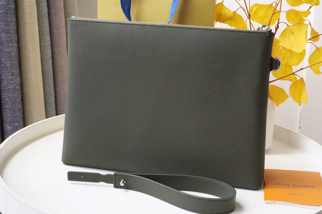 Resilient 1750 Louis Vuitton AAA Quality Wallets For Unisex