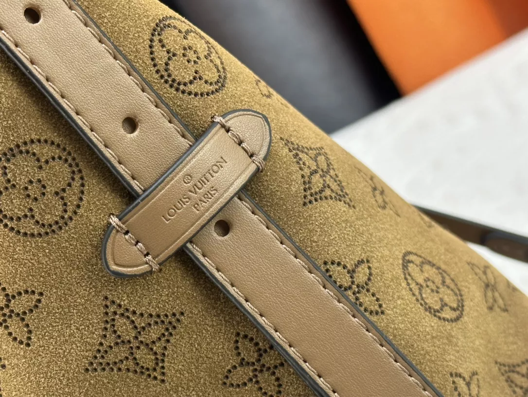 Resilient 4282 Louis Vuitton AAA Quality Shoulder Bags For Women - Image 6