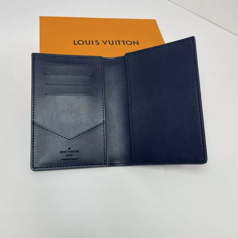 Resilient 4517 Louis Vuitton AAA Quality Card Case - Image 3