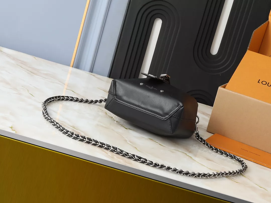 Resilient 6081 Louis Vuitton AAA Quality Handbags For Women - Image 4