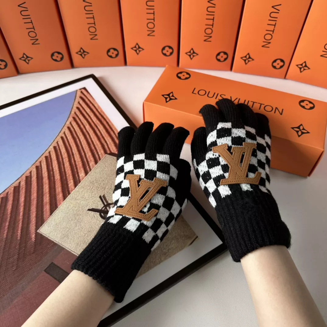 Resilient 6257 Louis Vuitton LV Gloves - Image 5