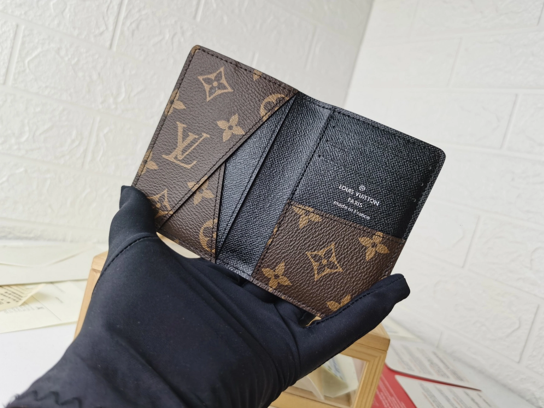 Resilient 8207 Louis Vuitton LV Card Case For Unisex - Image 5