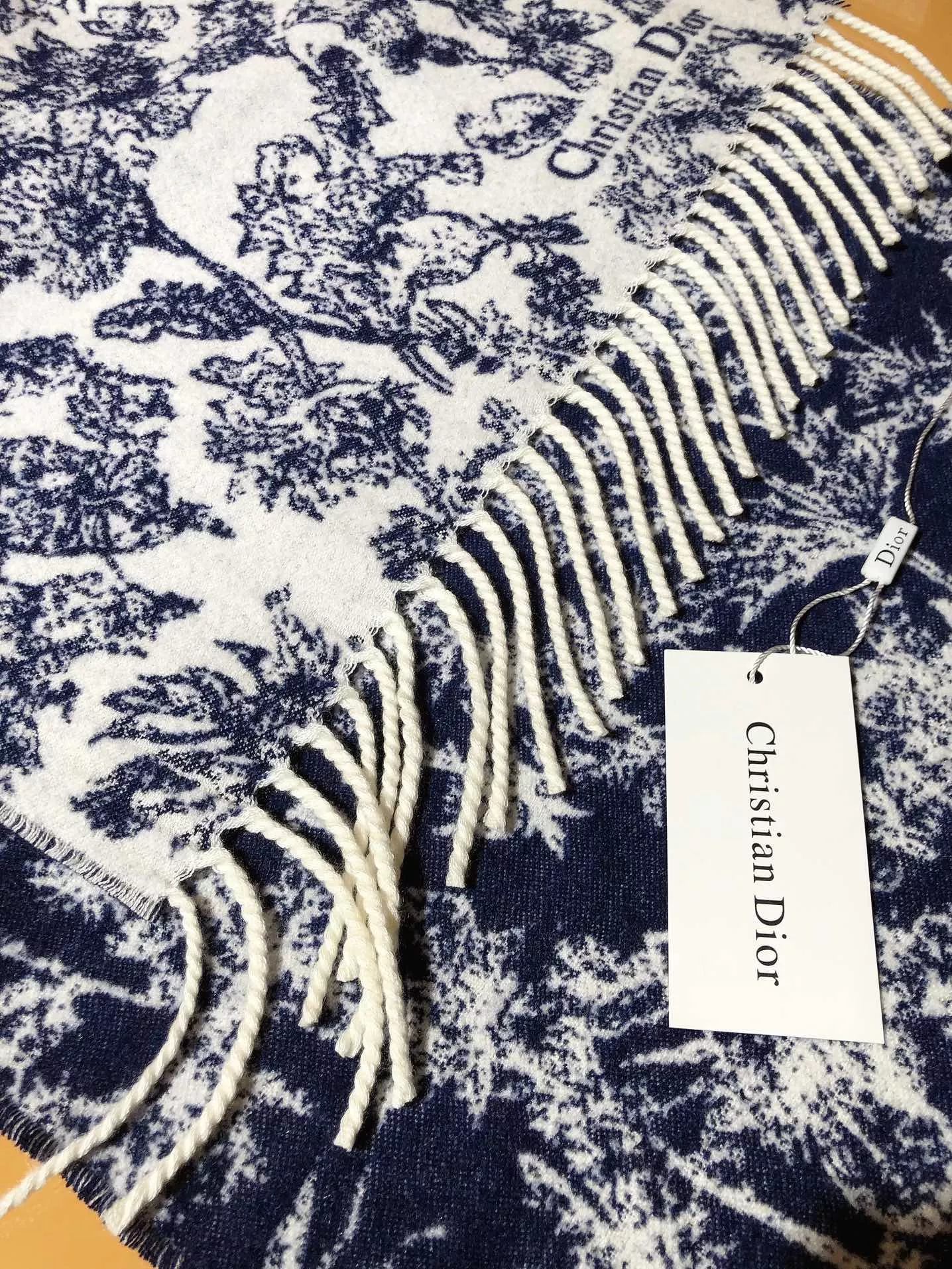 Sleek 3537 Christian Dior Scarf For Women - Image 4