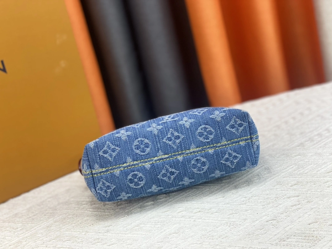 Sleek 4132 Louis Vuitton AAA Quality Shoulder Bags For Women - Image 4