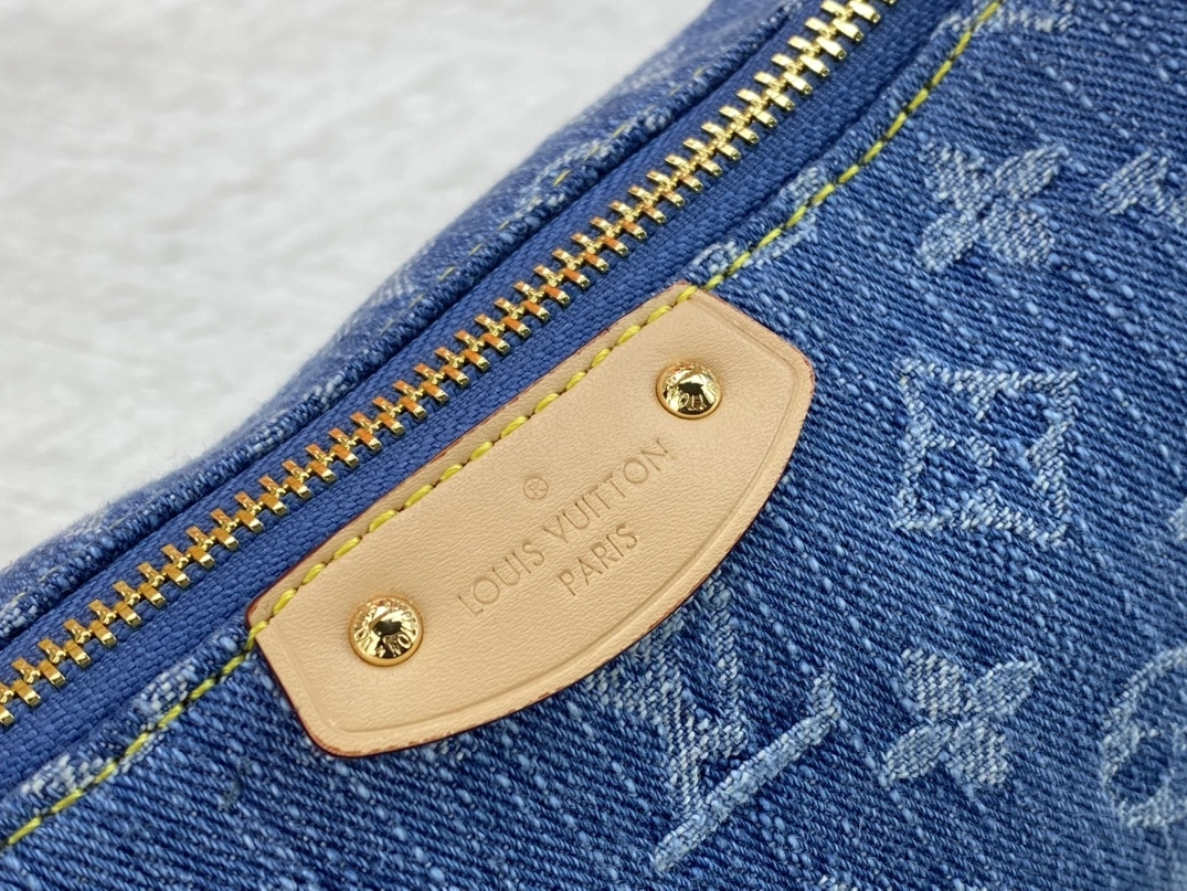 Sleek 4132 Louis Vuitton AAA Quality Shoulder Bags For Women - Image 5