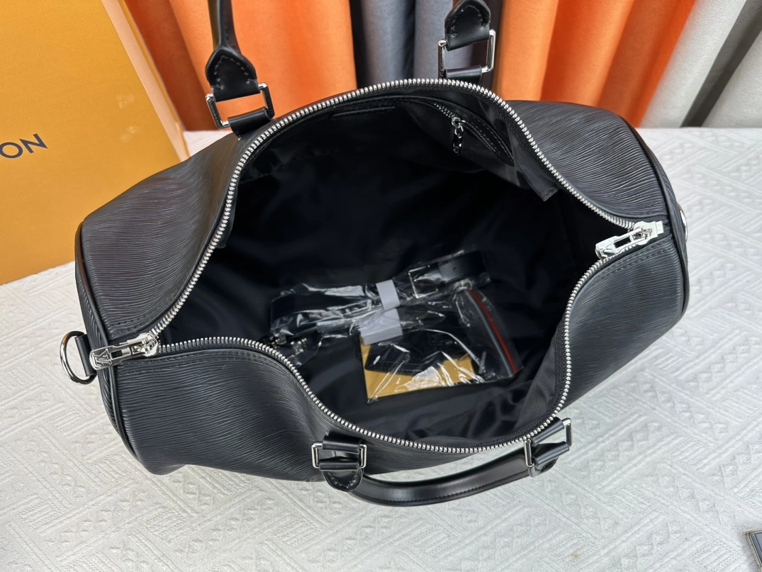 Sleek 8351 Louis Vuitton Travel Bags - Image 8
