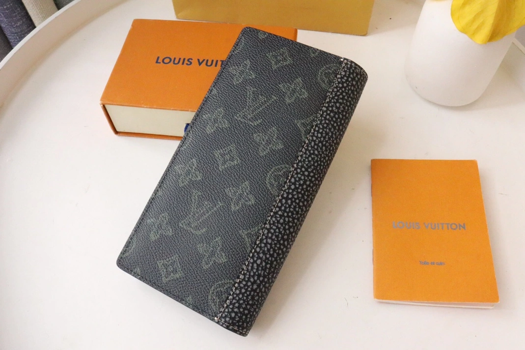 Sleek 880 Louis Vuitton AAA Quality Wallets For Unisex