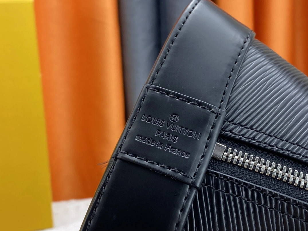 Soft 1570 Louis Vuitton AAA Quality Handbags For Women - Image 6