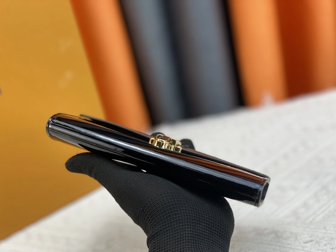 Soft 8336 Louis Vuitton AAA Quality Wallets For Women - Image 4