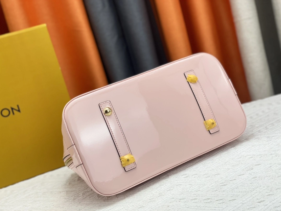 Soft 9283 Louis Vuitton AAA Quality Handbags For Women - Image 4