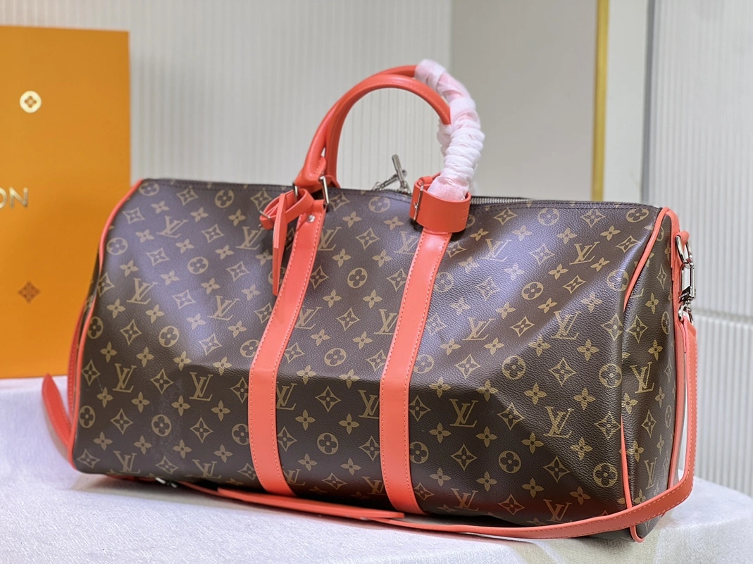 Sophisticated 8214 Louis Vuitton Travel Bags - Image 3