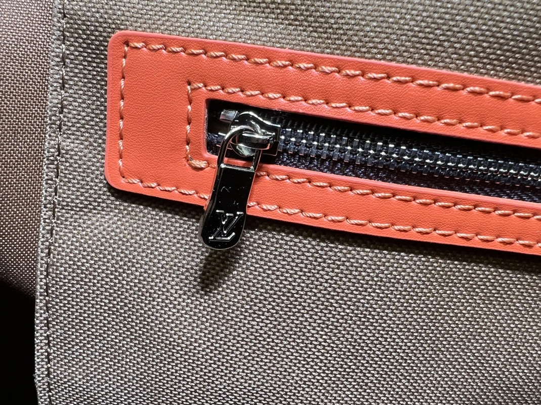 Sophisticated 8214 Louis Vuitton Travel Bags - Image 7