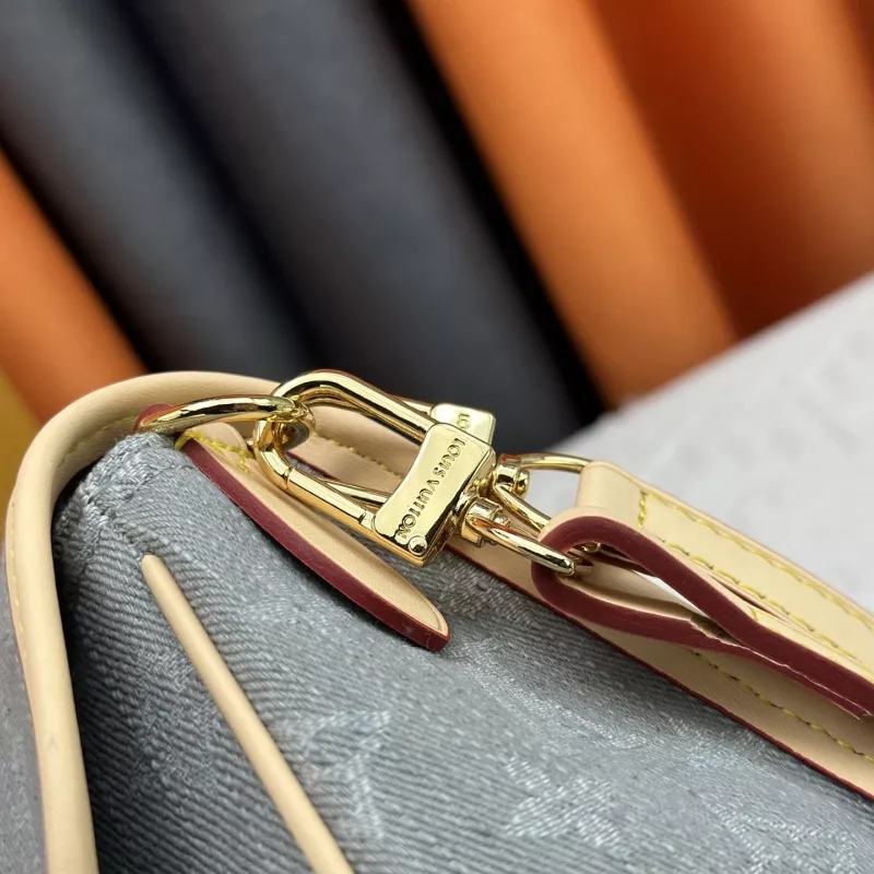 SportInspired 1044 Louis Vuitton AAA Quality Messenger Bags For Women - Image 6