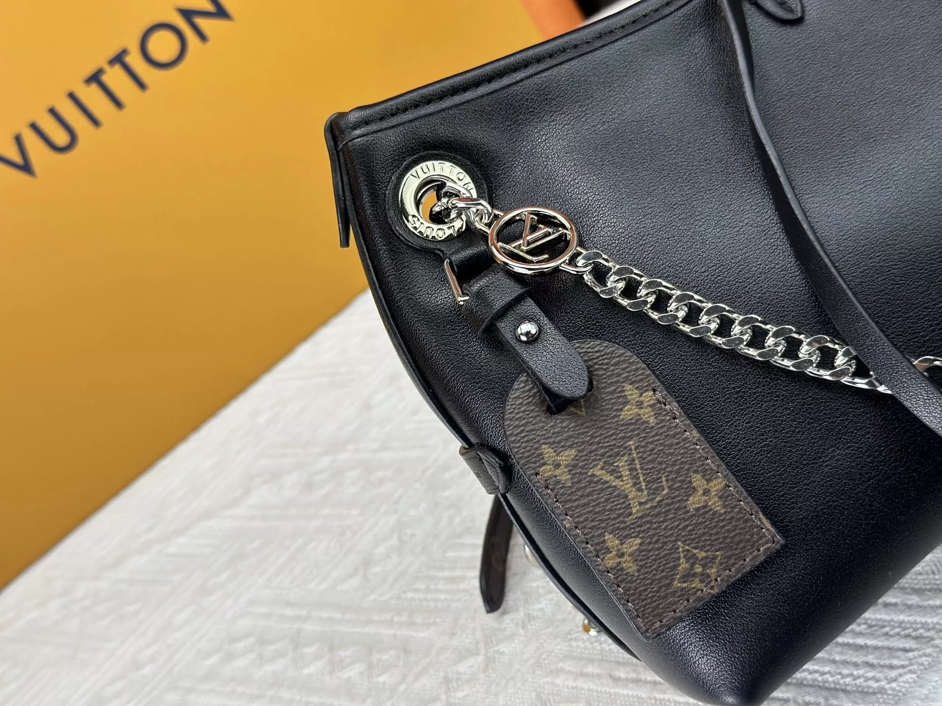 SportInspired 2233 Louis Vuitton AAA Quality Messenger Bags For Women - Image 6