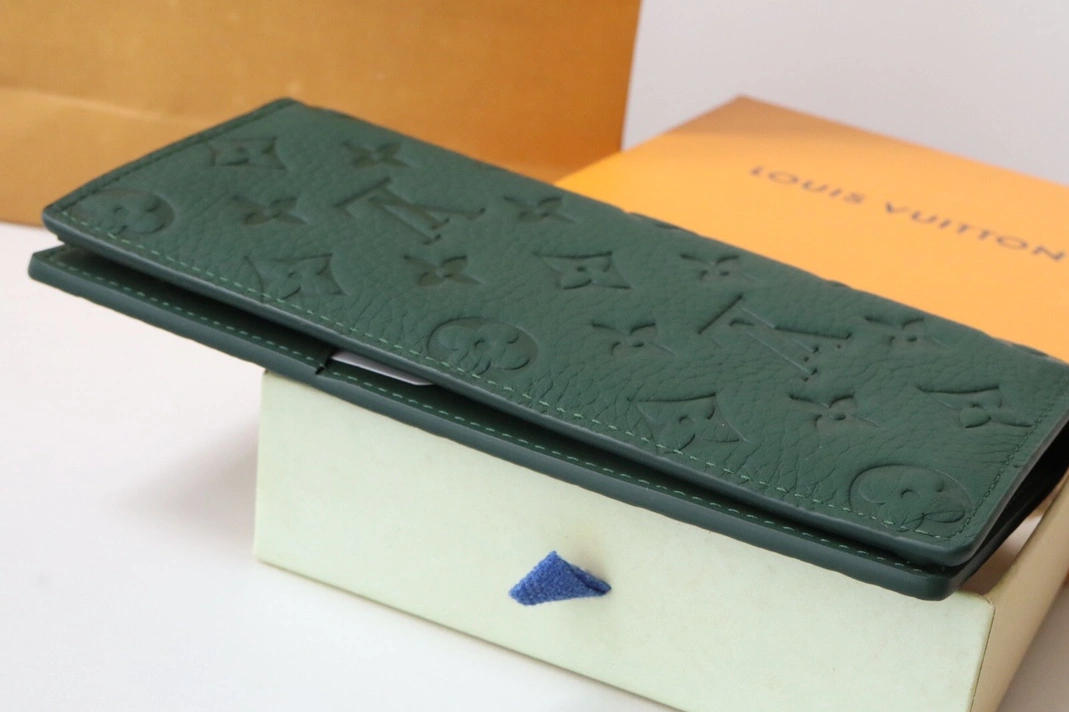 SportInspired 4327 Louis Vuitton AAA Quality Card Case - Image 3
