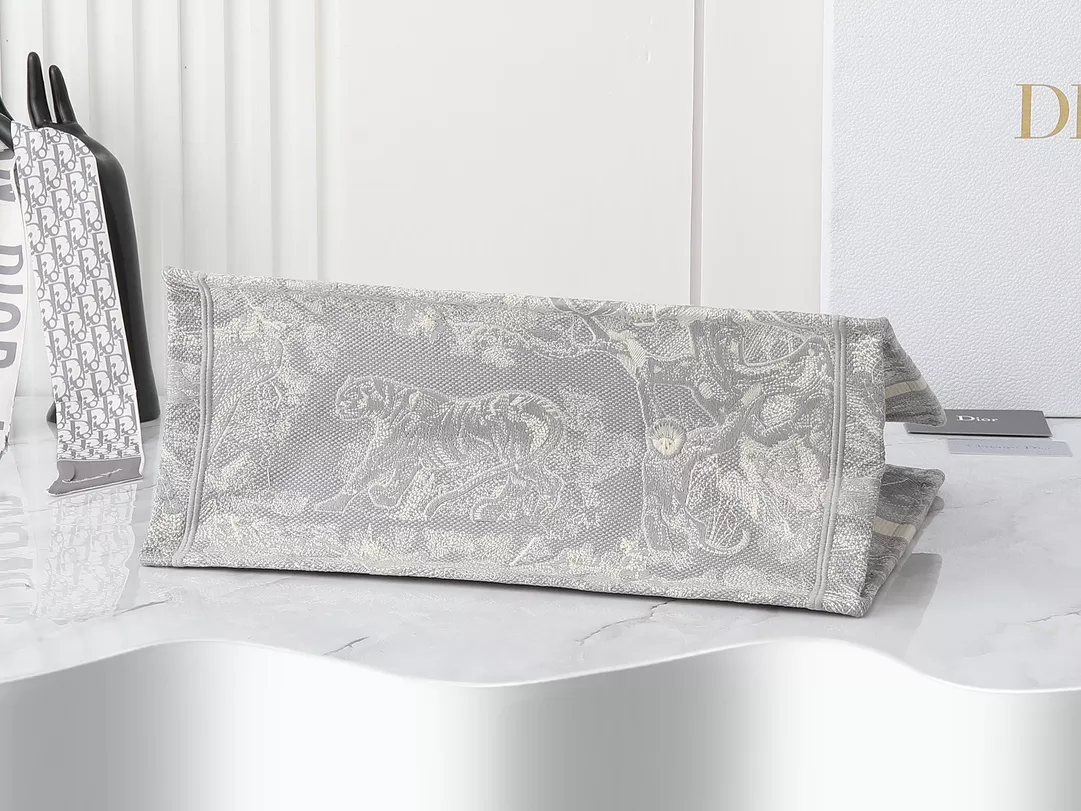 SportInspired 7333 Christian Dior AAA Quality Tote-Handbags For Women - Image 7