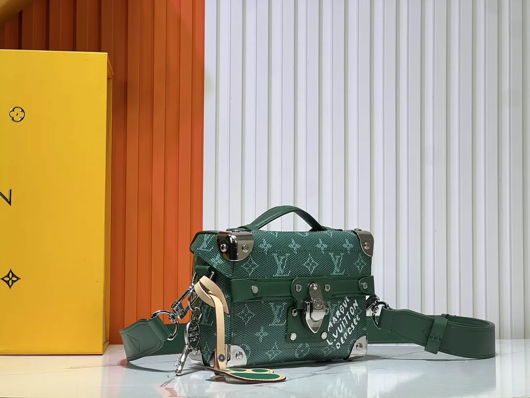 StreetReady 8832 Louis Vuitton AAA Quality Messenger Bags For Women