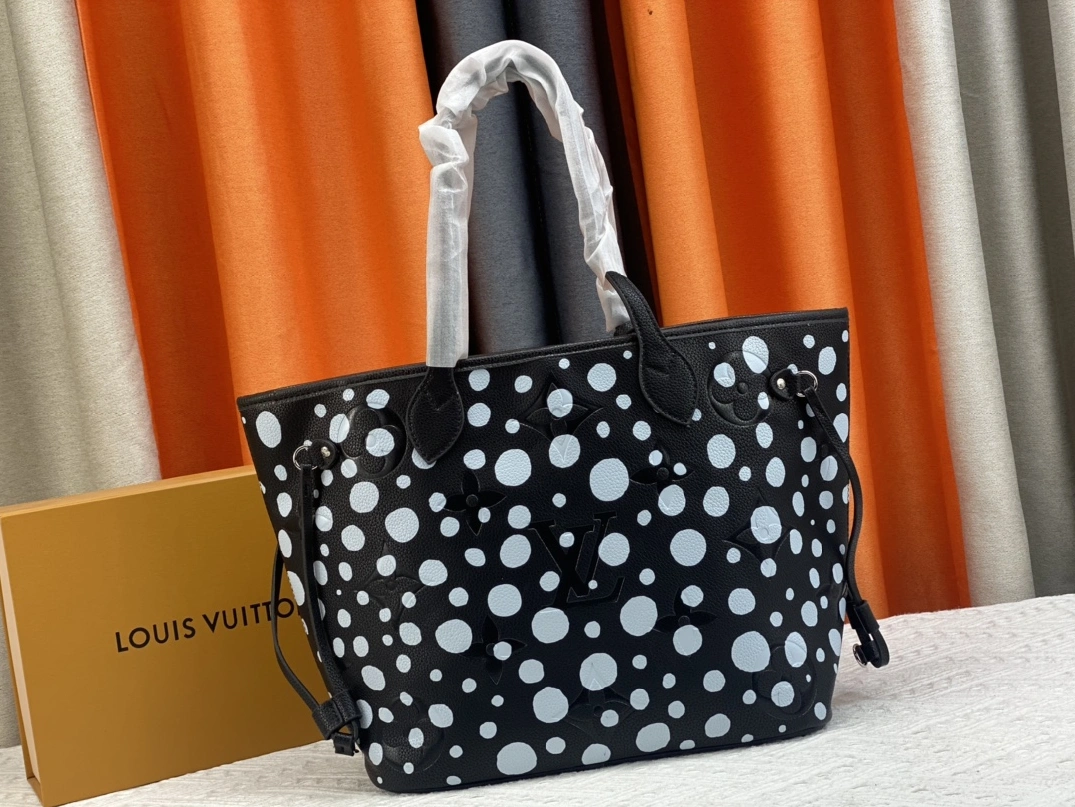 Stylish 1791 Louis Vuitton AAA Quality Shoulder Bags For Women - Image 3