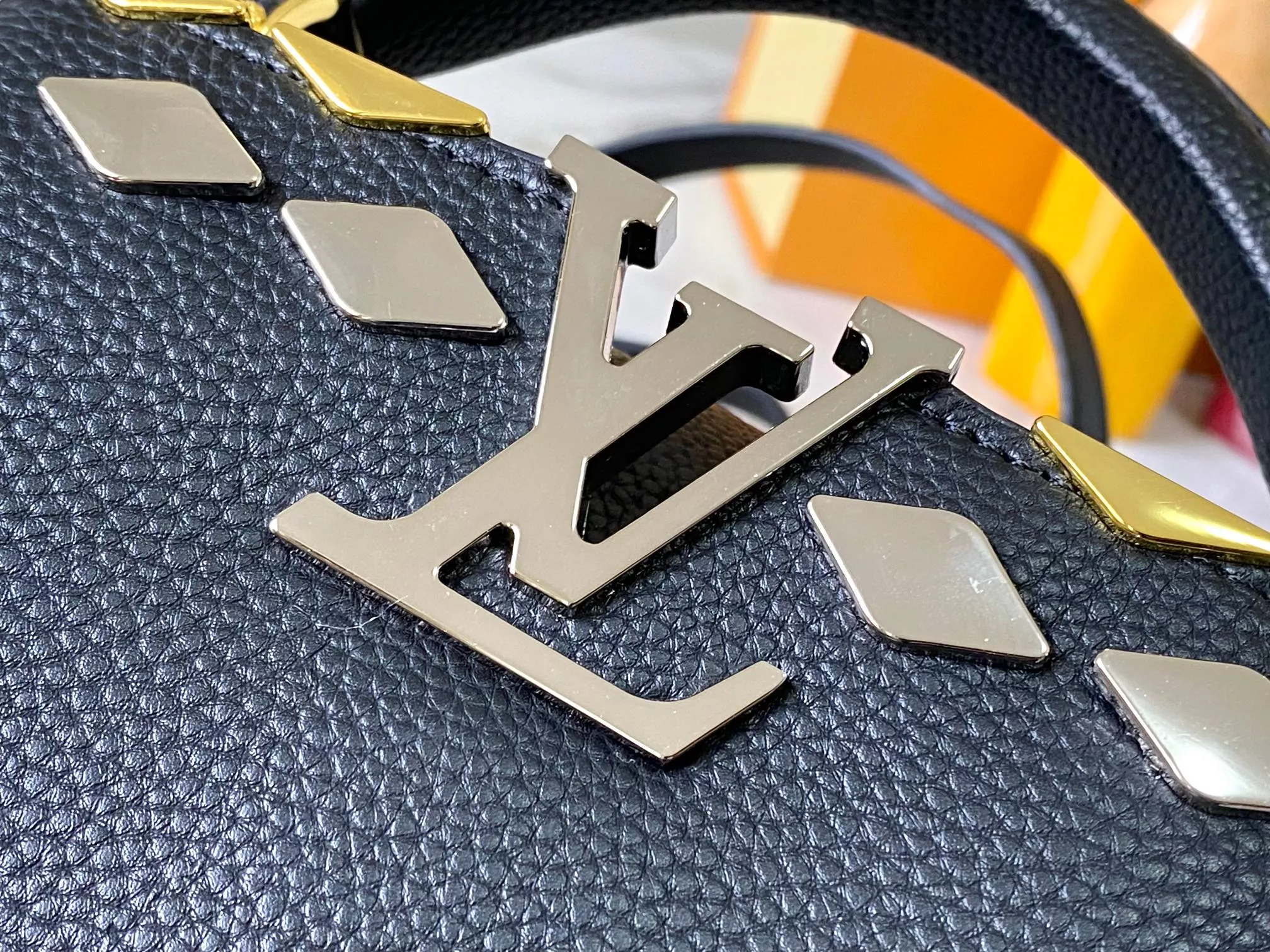 Stylish 4950 Louis Vuitton AAA Quality Messenger Bags For Women - Image 5